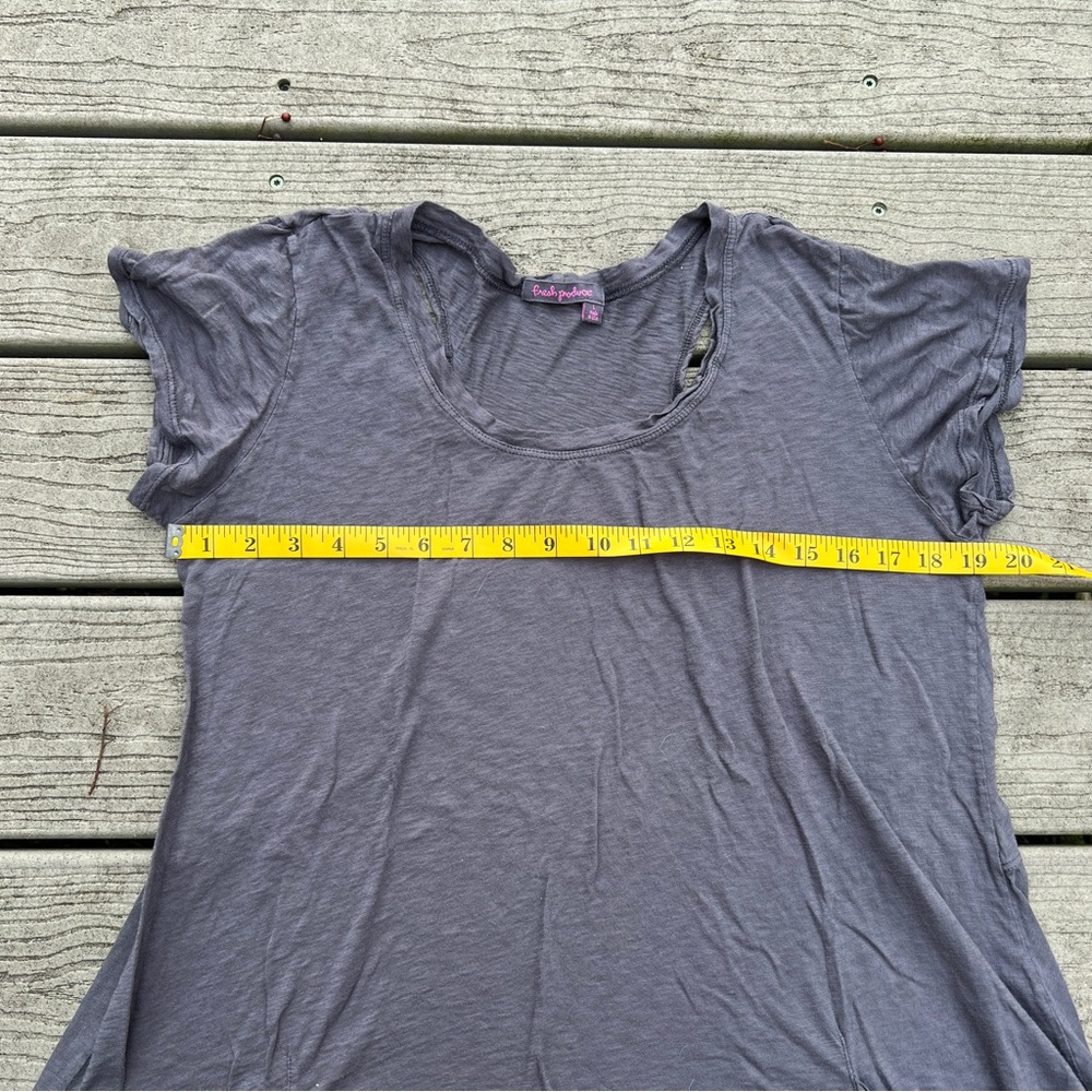 Fresh Produce: Grey Short Sleeve Top w/ Back Cut Outs. Women’s Size Large. - Picture 7 of 10
